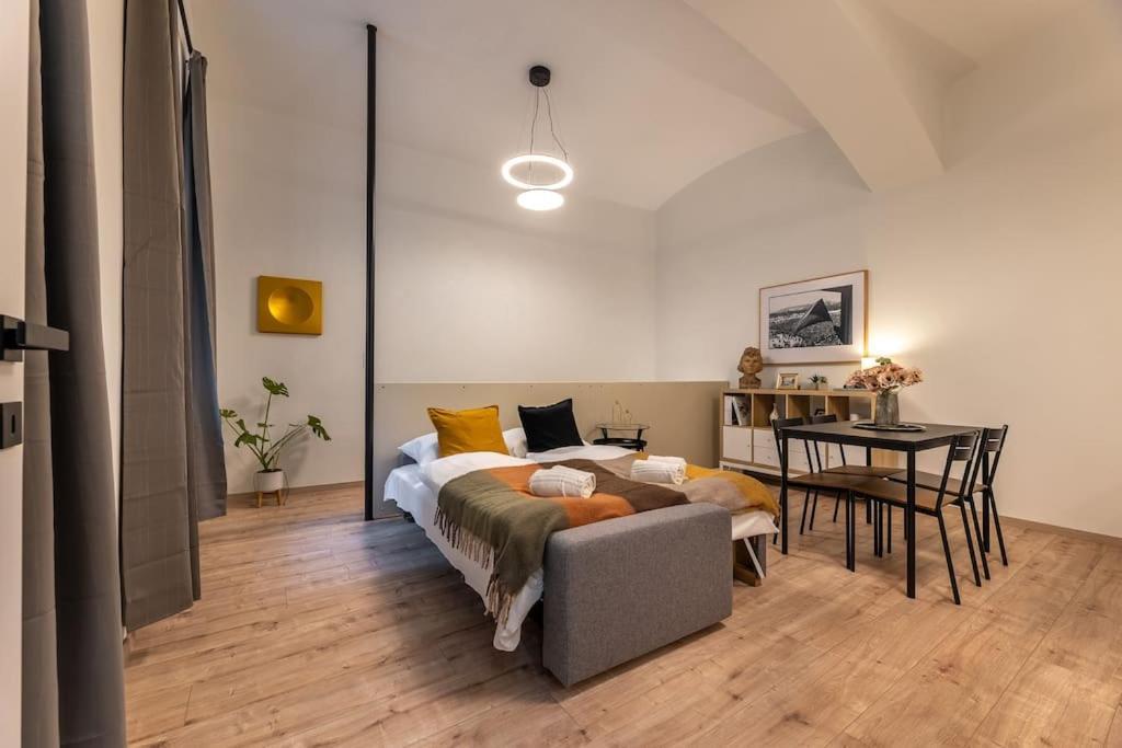 דירות Eclectic And Design Duplex In פראג מראה חיצוני תמונה