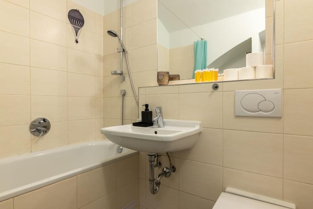 דירות Eclectic And Design Duplex In פראג מראה חיצוני תמונה